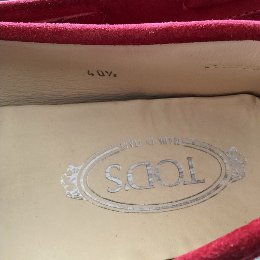 Tod's Red Suede Bow-Accent Driving Loafers - Picture 5 of 7